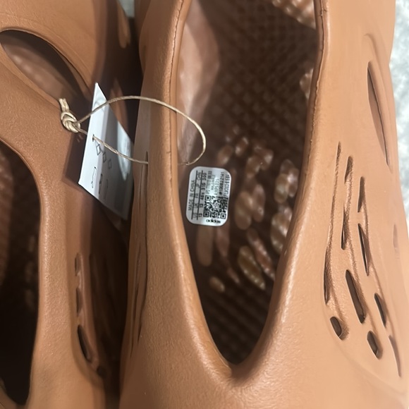 !SOLD!Yeezy foamrunner clay red brand new size 13 - Picture 5 of 5
